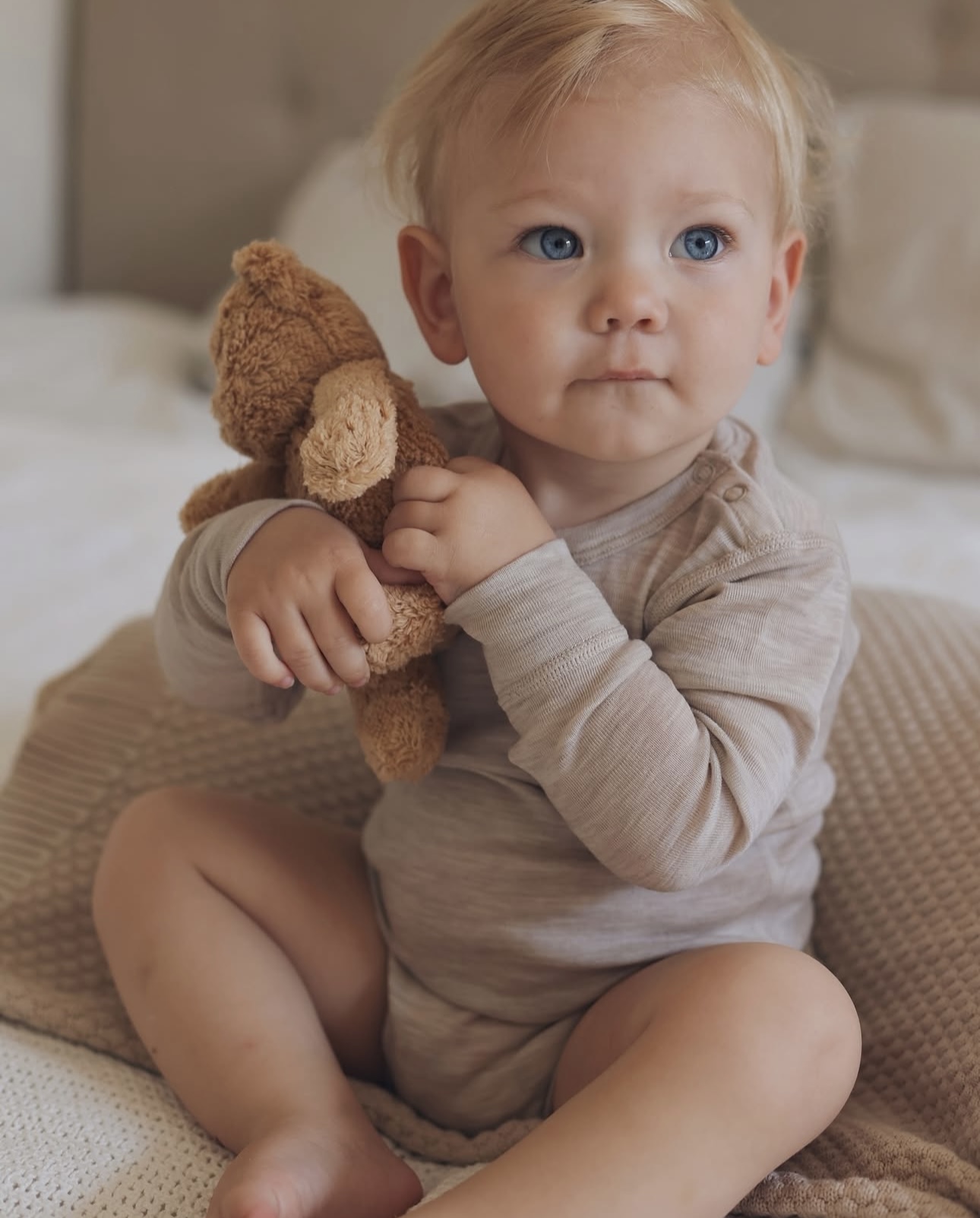 Ursuleț senzorial Moonie - Cappuccino - Image 5