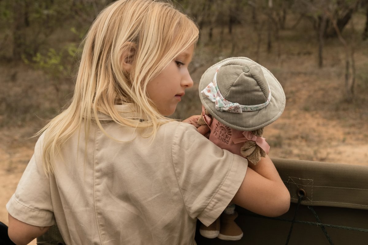 Păpușa Safari Ranger Rosa cu Flamingo - Image 4