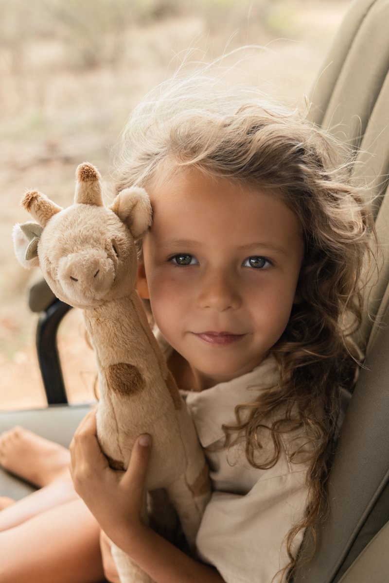 Girafă de pluș Safari Friends pentru bebeluși și copii - Image 5